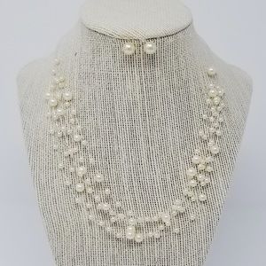 Beautiful Pearl Necklace and Earrings Set